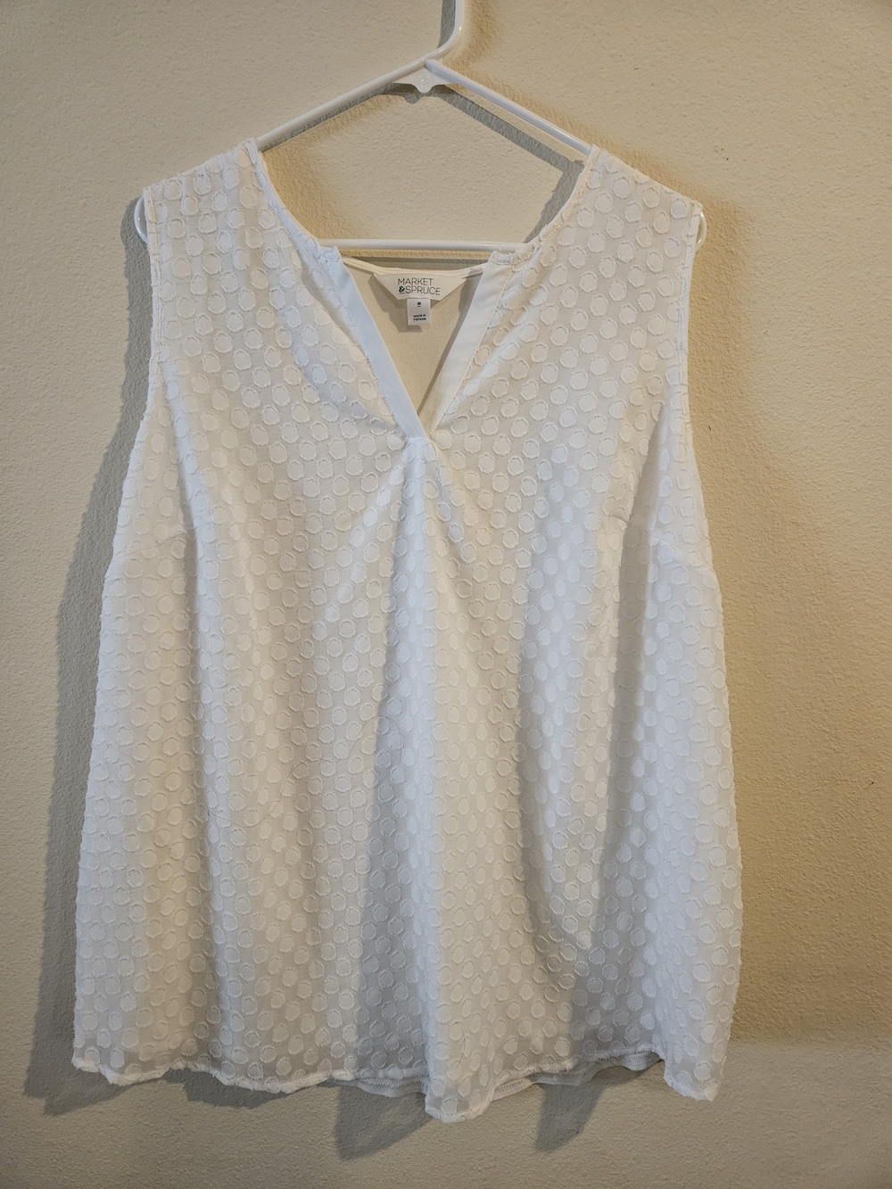 Market & Spruce White Textured V-Neck Sleeveless Camisole